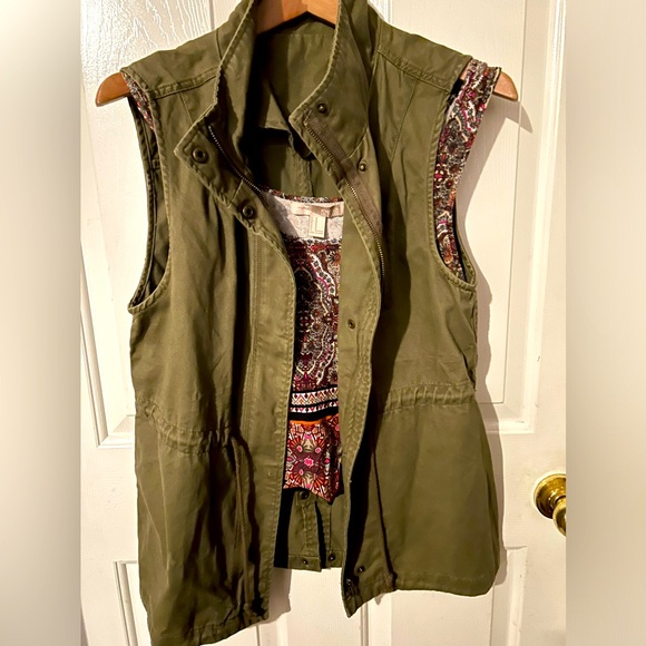 Boho crop tank and a camo style vest - Picture 1 of 5
